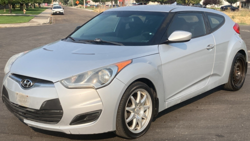 2013 HYUNDAI VELOSTER - CLEAN - DROVE WELL