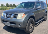 2005 NISSAN PATHFINDER - 4X4!