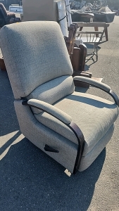 Reclining Suede Chair [BBFN]
