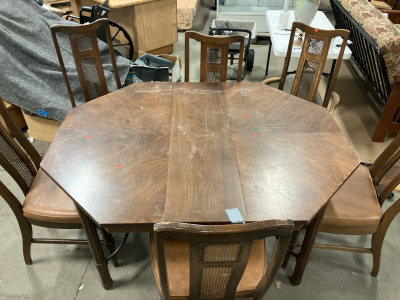 Kitchen Table w/ (6) Chairs