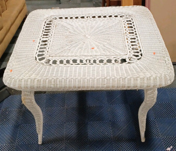 (1) Wicker Table - 43" Around &times; 29" H