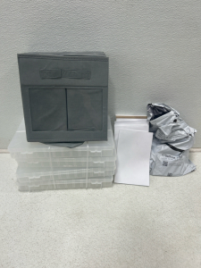 (1) baggie of note cards (4) storage containers (6) felt totes