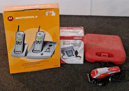 (1) MOTOROLA 2.4 GHZ DUAL HANDSET, CORDLESS PHONE SYSTEM W/DIGITAL ANSWERING MACHINE, (1) OMRON BLOOD PRESSURE MONITOR & (1) WAHL U-CLIP DELUXE CLIPPERS W/CASE & ACCESSORIES