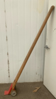 7&rsquo; J Bar With Wheels - 2