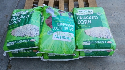 5) 40lbs Bags Healthy Harvest Cracked Corn (1) Bag All Flock Maintainer