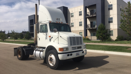 INTERNATIONAL SEMI-TRACTOR - CUMMINS DIESEL - 9 SPEED TRANS