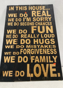 (1) Large Wooden Love Family Sign