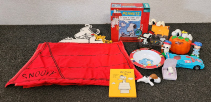 Collectible Snoopy/Peanuts Memorabilia