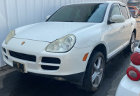 2004 PORSCHE CAYENNE - AWD!