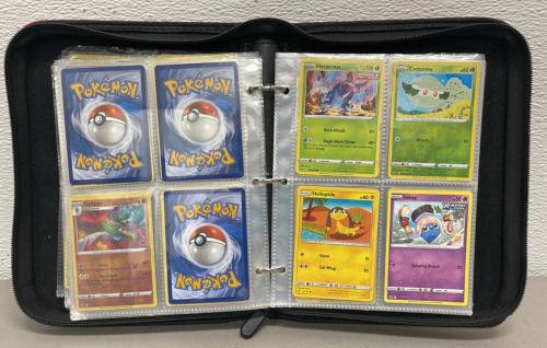 (1) Pokémon Cards Collectors Book