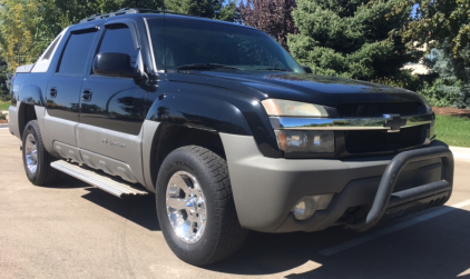 2002 CHEVY AVALANCHE - 4X4!