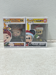 (2) Funko pops (Quasimodo & Holiday Mickey)