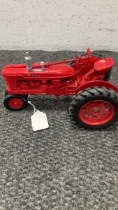 Ertl McCormick Farmall “H” Narrow Front Tractor