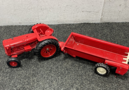 ERTL International Red Diesel 600 Tractor With Manure Spreader