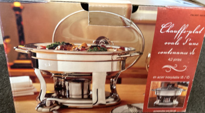 COSTCO 4.2 QUART CHAFFING DISH.