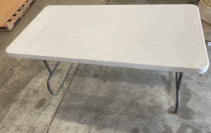 30”x60” Iceberg Folding White Table (r3)