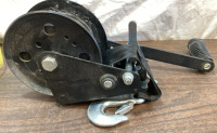 Seasense Hand Winch & Straps - 2