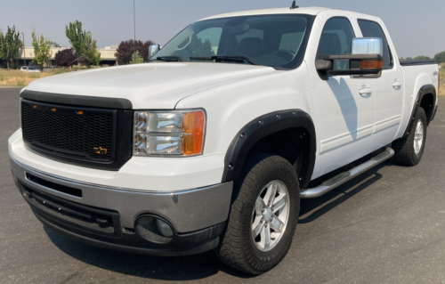 2011 GMC SIERRA - 4X4!