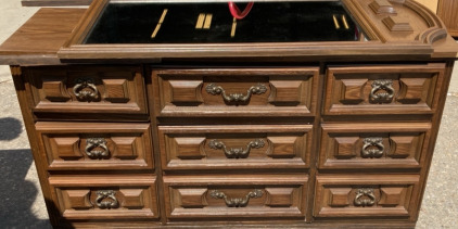 9 Drawer Dresser w/ Mirror