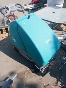 Tennant Floor Machine
