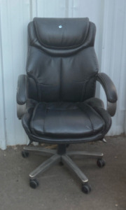 Black Vinyl Office Rolling Chair (perch)