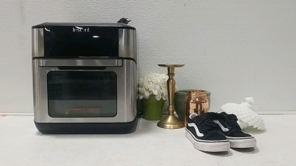 (1) Instant Air Fryer w/ Home decor pieces and Van's Shows (10.5 K)