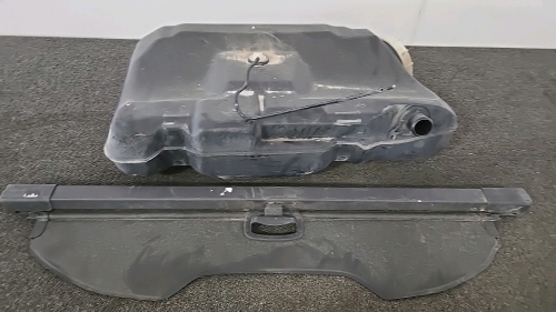 (1) Fuel Tank (1) Trunk Car Screen