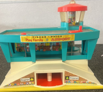 VINTAGE FISHER PRICE PLAY FAMILY AIRPORT. PLEASE INSPECT.