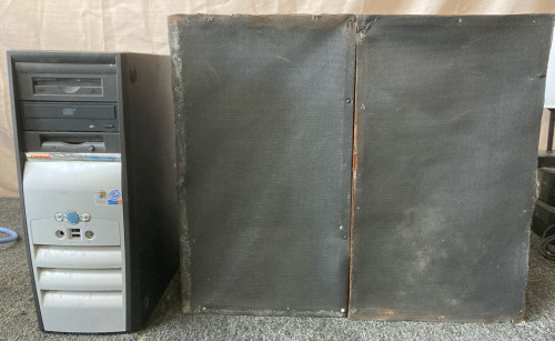 (2) Speakers With a DVD Player. BB4