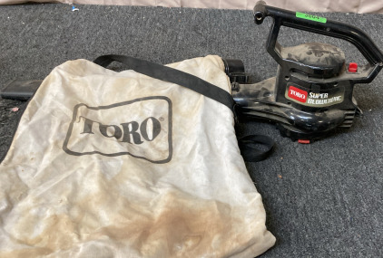 TORO ELECTRIC SUPER BLOWER VAC WITH BAG.