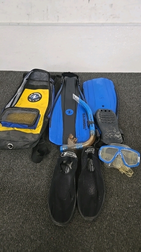 (1) Set of U.S. Divers Gear