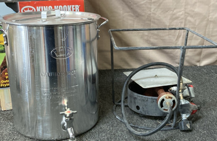 KING KOOKER OUTDOOR FRYING TURKEY POT WITH SPIGOT, PROPAIN BURNER FOR TURKEY FRYER.