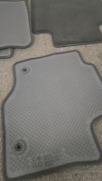 (1) Set of 4 Car Floor Mats - 6