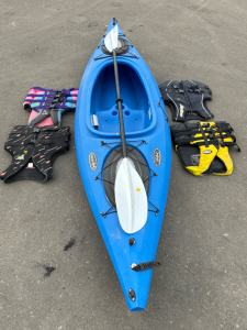 10.4' Equino Canoe with 4 Life Jackets and Paddle