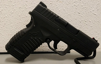 Springfield Armory XDS-40 .40SW Semi Automatic Pistol With (3) Magazines-- S3524785