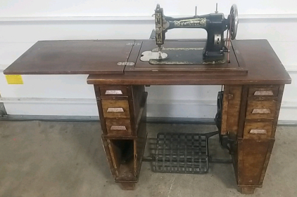 Antique White Rotary Treadle Sewing Machine/Table