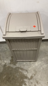 &ldquo;Suncast&rdquo; 33 Gallon Outdoor Trash Bin