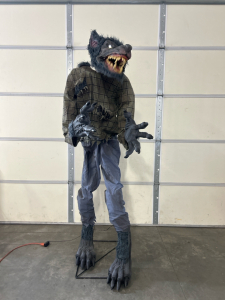 8' Tall Halloween Animatronic Warewolf