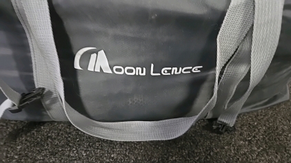 (1) Moon Lence Easy Set Up Tent