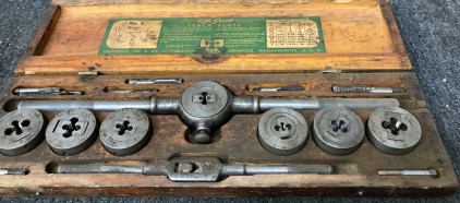 VINTAGE LITTLE GIANT TAP AND DIE SET.