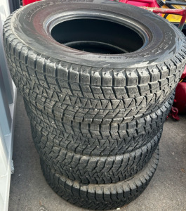 Blizzak P235/75R15 108R Tires