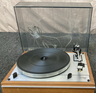 VINTAGE THORENS TD 165 VINYL TURNTABLE.