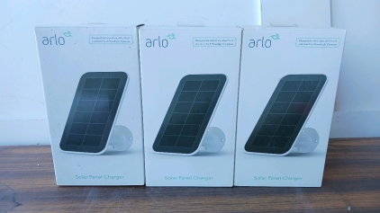 3)Arlo Solar Panel Charger for Arlo Floodlight Cameras (cow)