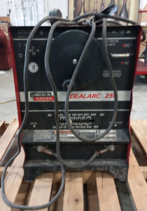 Lincoln Electric Idealarc 250 Welder (r6)