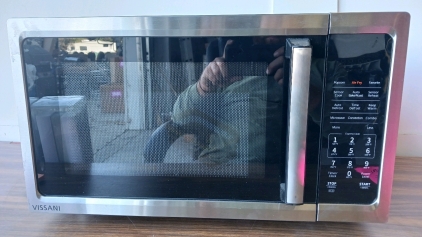 Vissani Microwave #EC042A2KJ 22x20x13 (cow)