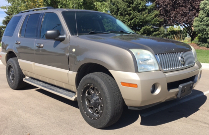 2004 MERCURY MOUNTAINEER - AWD - 3RD ROW SEATING!!