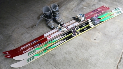 2) Sets Skis, Ski Boots, Elan 35 Cross SC, Swallow Graphite RTS, Dalbello MXSuper