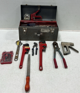 (1) Toolbox w/ Tools
