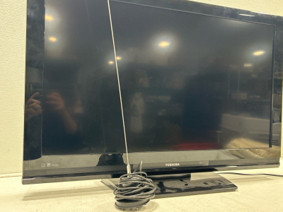 Toshiba TV W/ Antenna