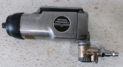 (1) Central Pneumatic 3/8" Butterfly Air Impact Wrench